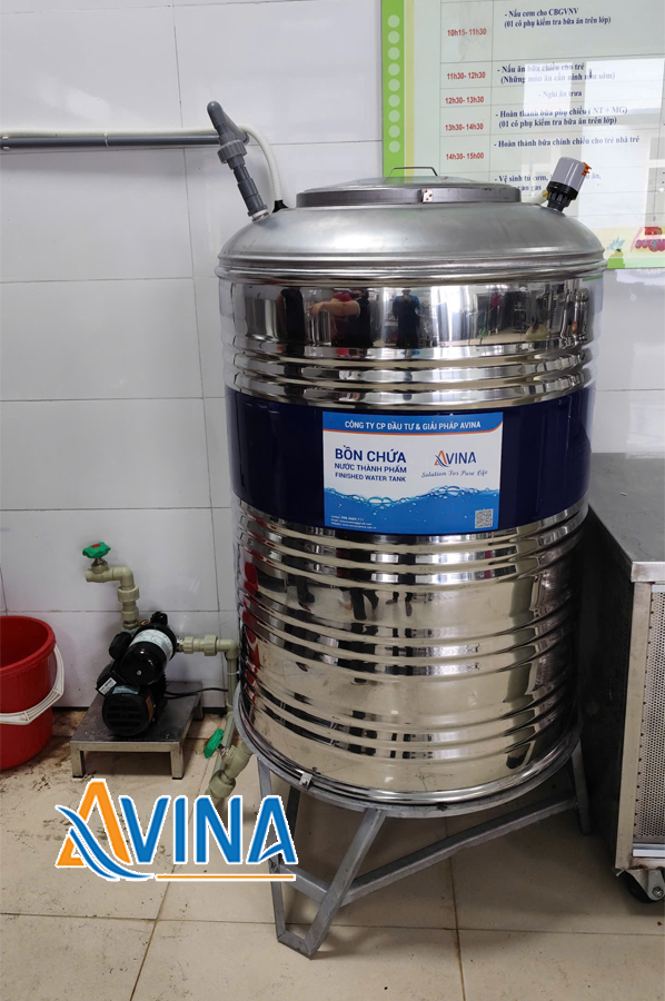 Bình chứa nước RO thành phẩm sau khi đã được xử lý qua hệ thống lọc Bình chứa nước RO thành phẩm sau khi đã được xử lý qua hệ thống lọc