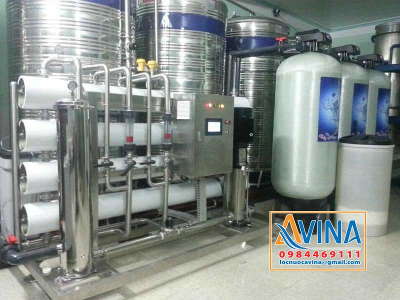 Thùng muối hoàn nguyên 500L trong hệ thống xử lý nước tinh khiết sản xuất nước uống đóng bình